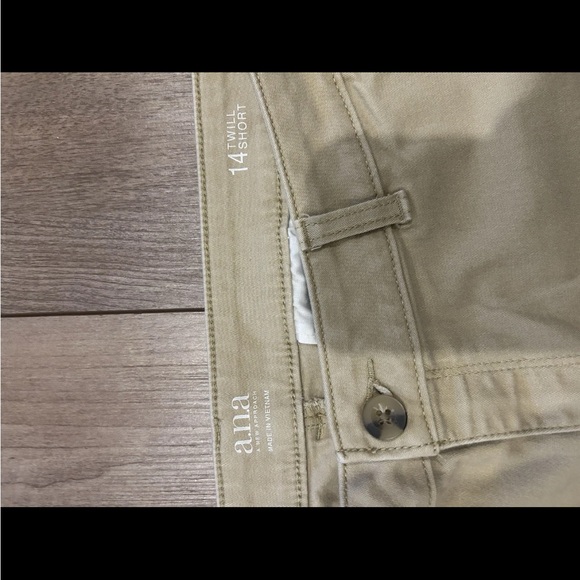 a.n.a women’s Khaki Flat Front Shorts - Picture 3 of 3